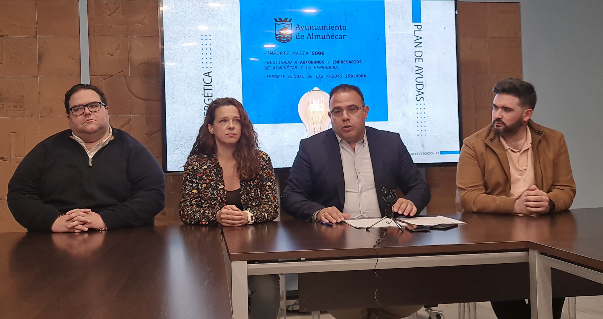 A partir de este martes las pymes y autónomos de Almuñécar y La Herradura podrán solicitar hasta 500 euros de ayuda para minimizar el impacto económico de la crisis energética